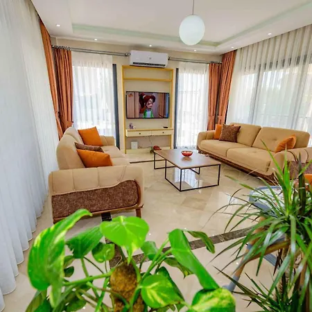 Exclusive With Private Pool, 1005 *